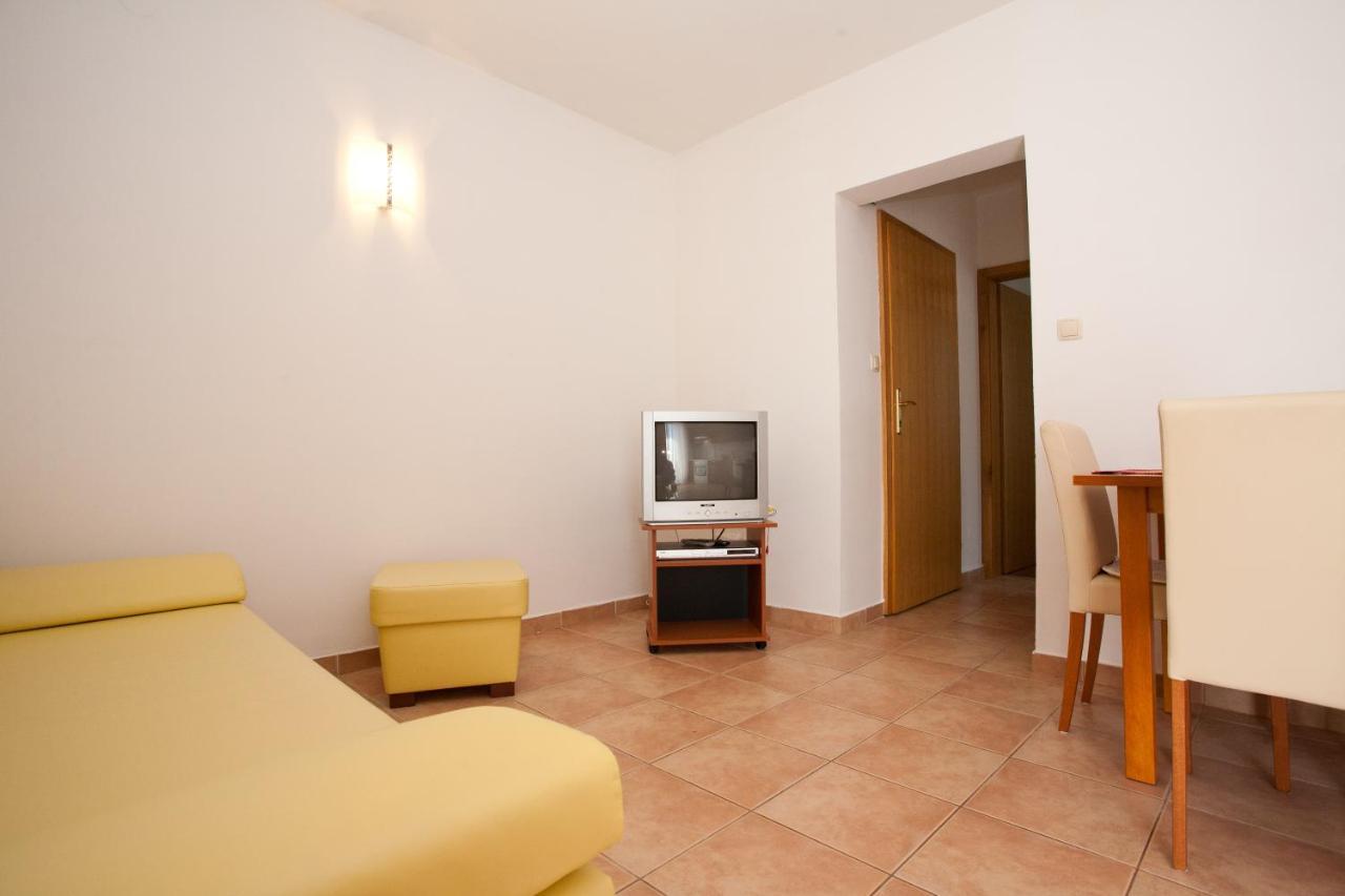 Apartments Glibo Near The Sea And Town Center! Krk Town Kültér fotó
